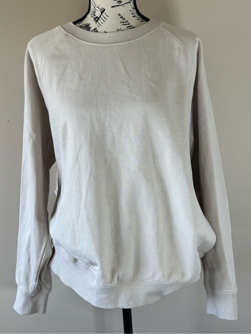 H&M Women’s Sz Lg Light Beige Crewneck Sweatshirt